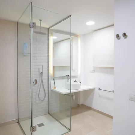 Oceanside Luxury Loft - Fast Wi-fi - Workstations 아파트