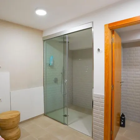 Oceanside Luxury Loft - Fast Wi-fi - Workstations 아파트